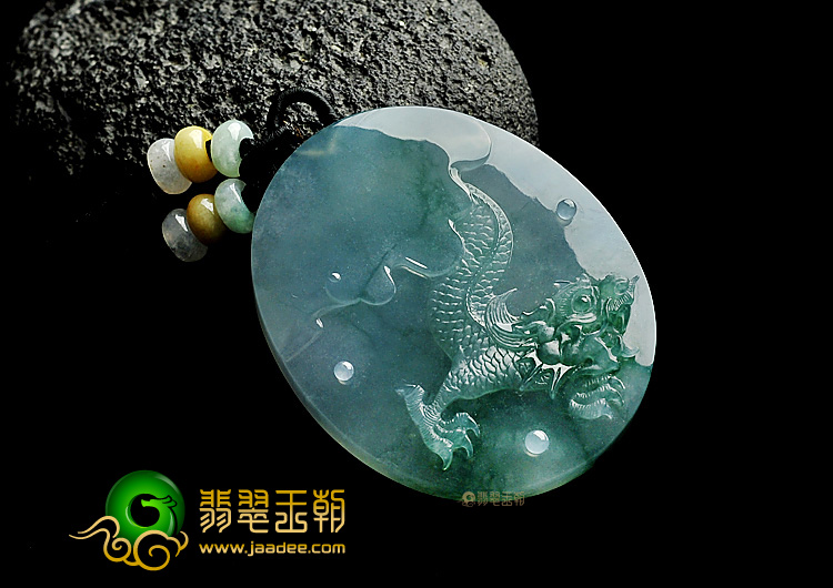冰种飘花缅甸翡翠A货龙牌挂件