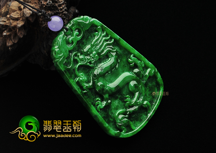 糯冰种浓绿缅甸翡翠A货龙凤牌挂件