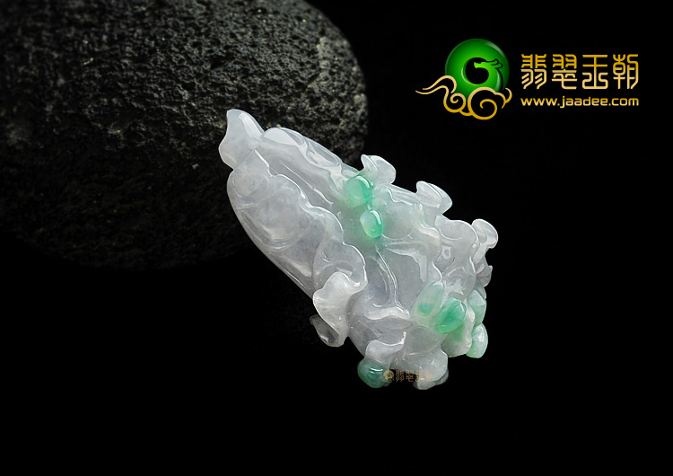 糯冰种淡春带彩缅甸翡翠A货白菜挂件