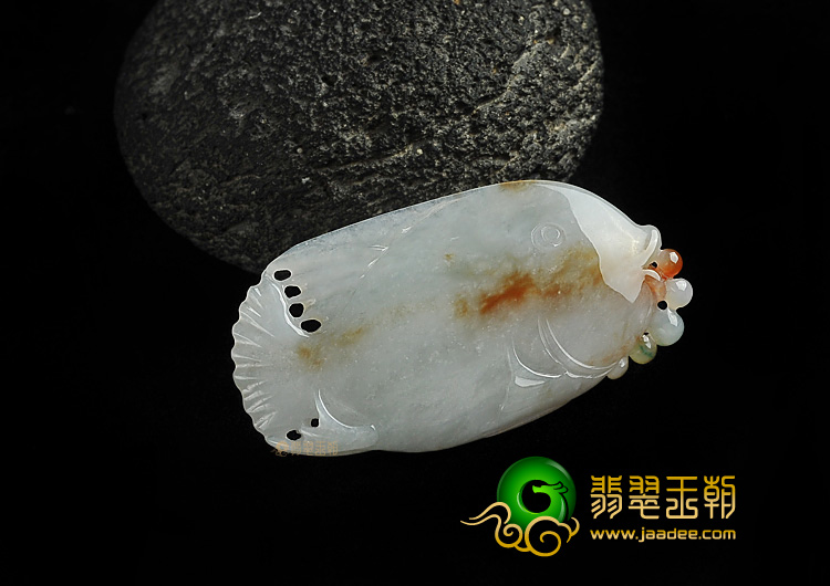 糯冰种淡三彩缅甸翡翠A货小鱼挂件