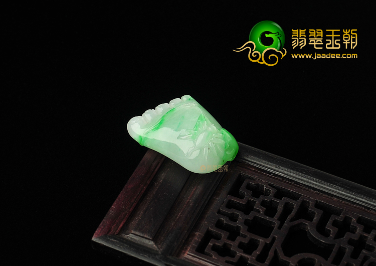 糯冰种飘翠缅甸翡翠A货知足常乐挂件