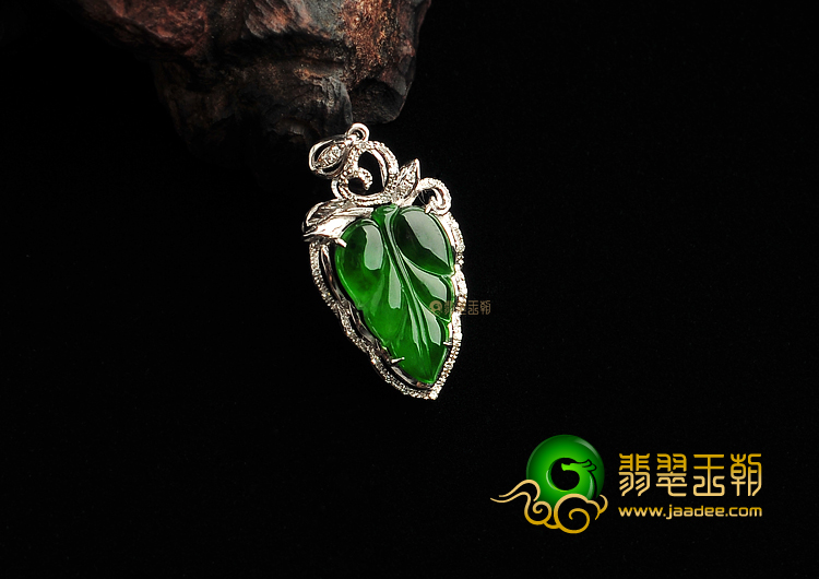 （超值推荐）冰种翠色缅甸翡翠A货镶白金金枝玉叶胸坠(真钻)
