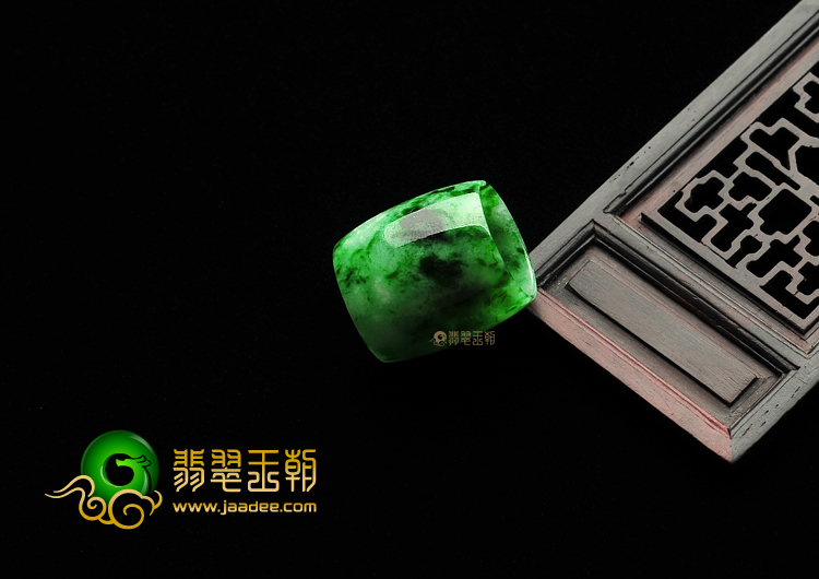 糯冰种翠色缅甸翡翠A货路路通挂件