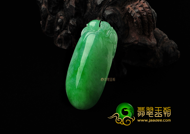 糯冰种翠色缅甸翡翠A货福瓜挂件