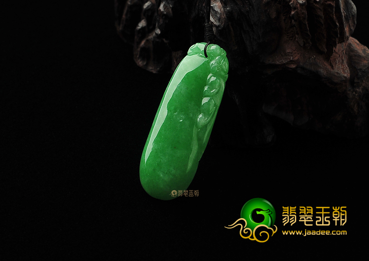 糯冰种翠色缅甸翡翠A货福瓜挂件