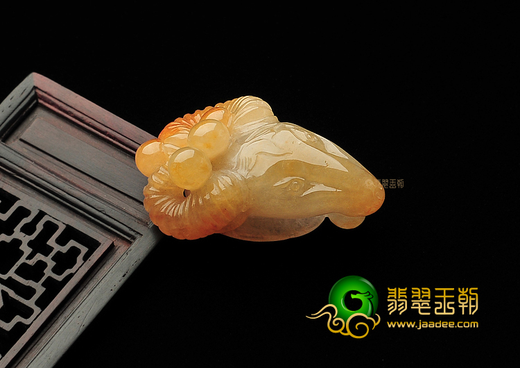 糯冰种黄翡缅甸翡翠A货羊头挂件