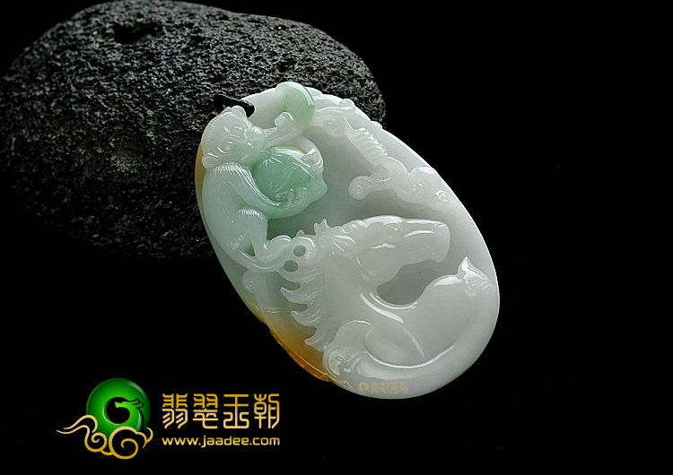 糯冰种淡三彩缅甸翡翠A货马上封侯挂件