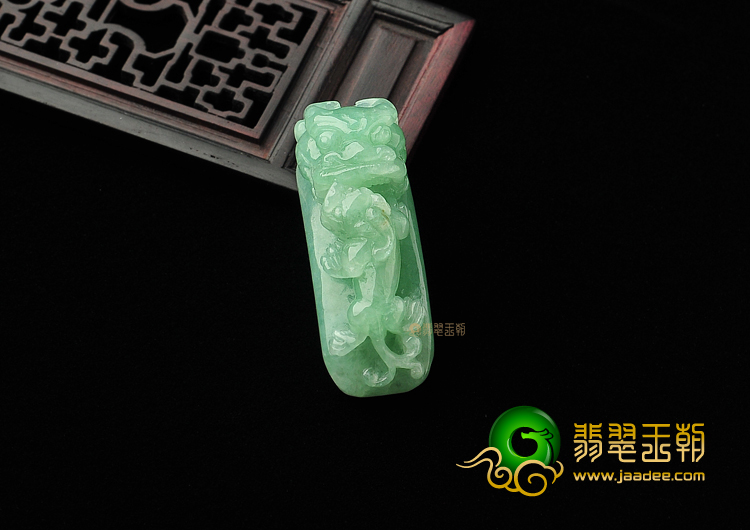 糯冰种豆色缅甸翡翠A货望子成龙挂件