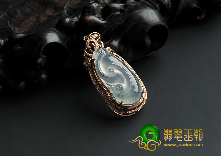 冰种晴水缅甸翡翠A货镶玫瑰金如意胸坠(真钻)