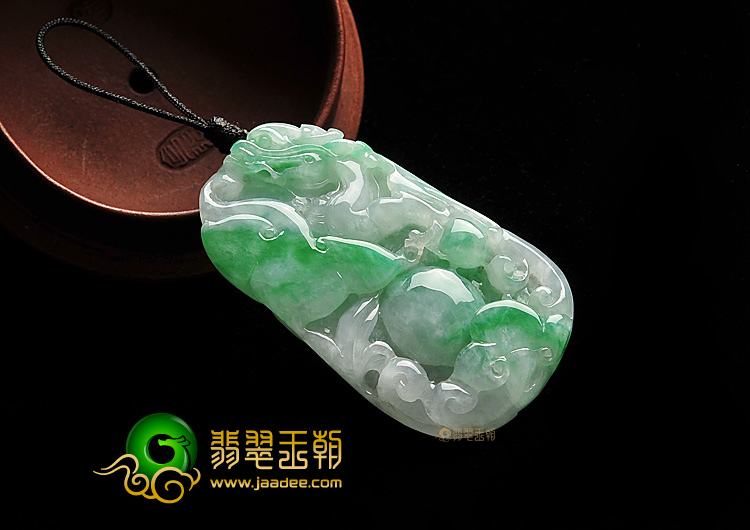 (超值推荐)糯冰种翠色缅甸翡翠A货龙行如意挂件