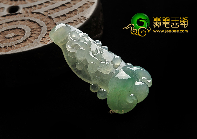 冰种飘翠缅甸翡翠A货螭龙如意挂件