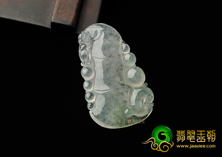 冰种略飘花缅甸翡翠A货节节高挂件