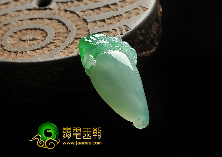 冰种飘翠寿桃挂件