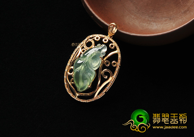 冰种晴水镶玫瑰金金鱼胸坠(真钻)
