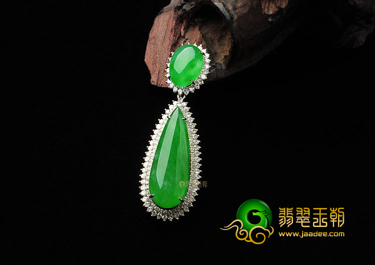 冰种翠色镶白金水滴胸坠(真钻)