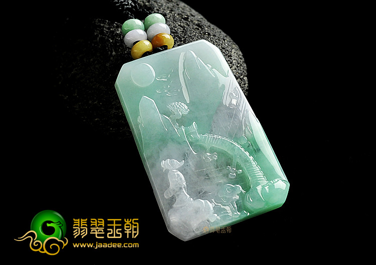 糯冰种淡春带彩望月怀远挂件