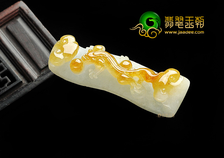 糯冰种褐黄翡龙钩挂件