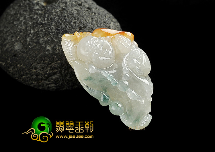 糯冰种飘花略带黄翡童子拜佛挂件