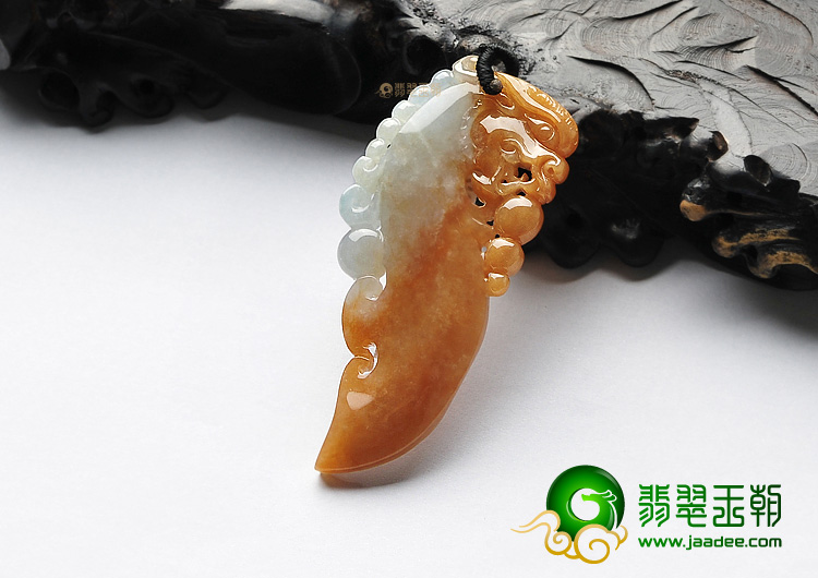 糯冰种褐黄翡仿古龙挂件