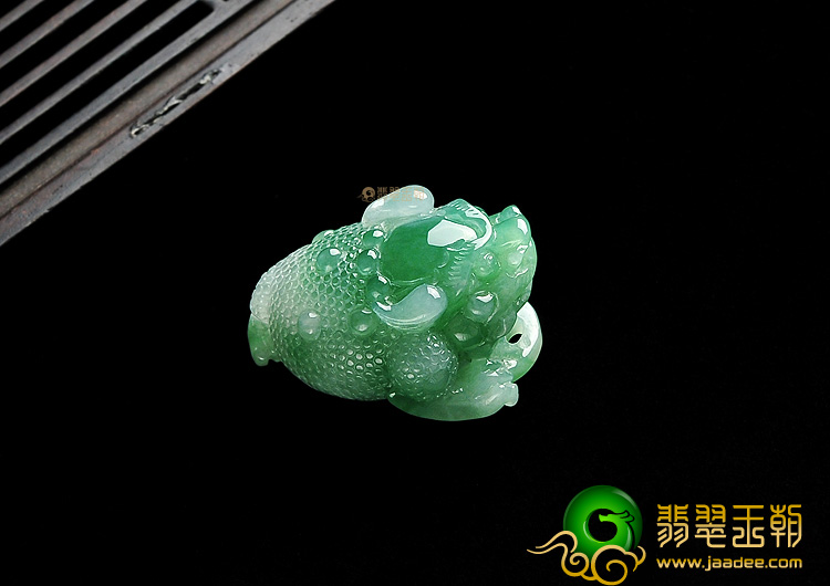 糯冰种绿晴水招财进宝挂件