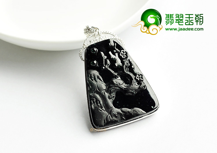 玻璃种墨翠镶白金凌寒独放胸坠(真钻)