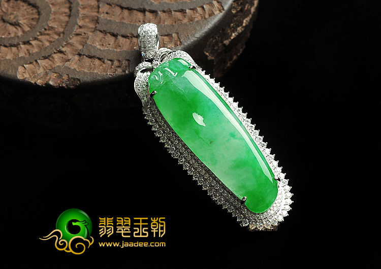 冰种翠色镶白金福瓜胸坠(真钻)