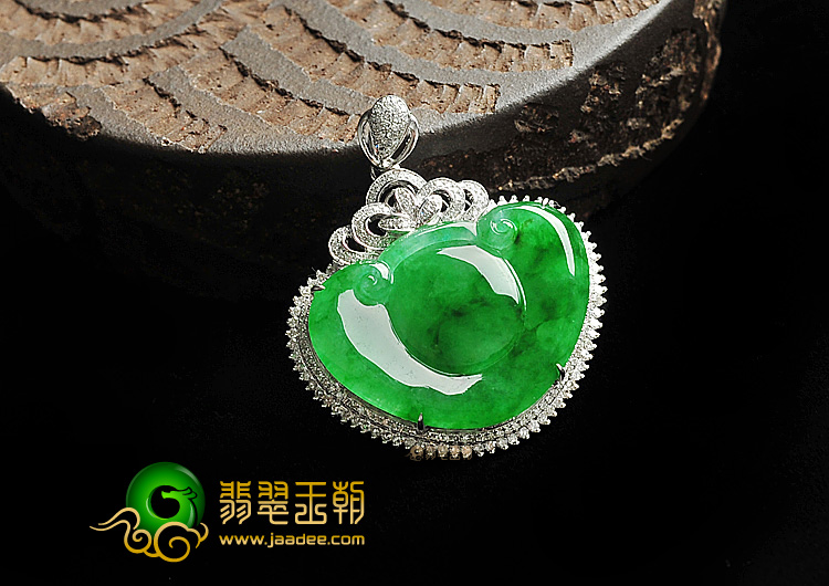 冰种阳绿镶白金如意胸坠(真钻)