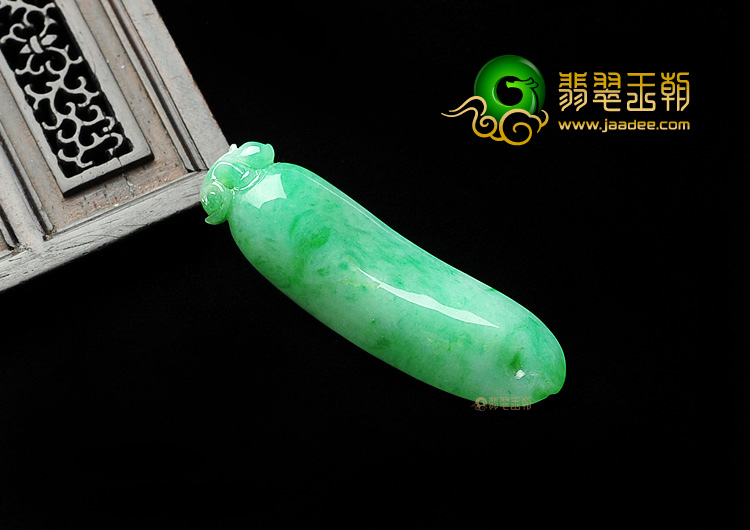 糯冰种翠色福瓜挂件