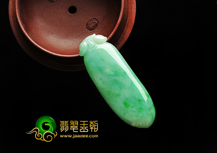 糯冰种翠色福瓜挂件