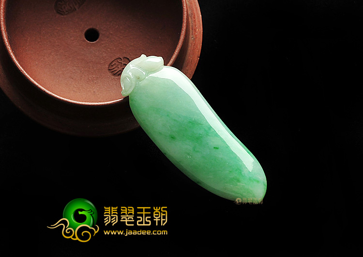糯冰种飘翠福瓜挂件