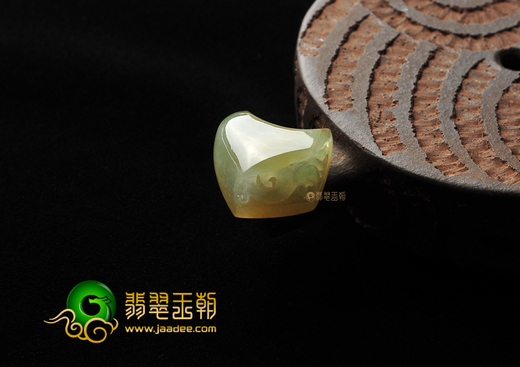 糯冰种褐黄翡仿古凤挂件