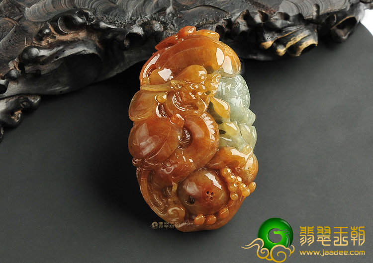 糯冰种褐黄翡一夜成龙挂件