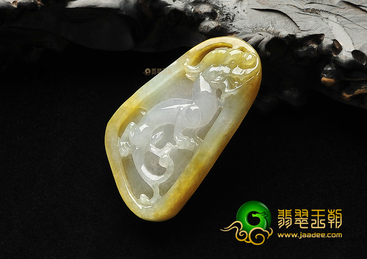 糯冰种褐黄翡仿古龙挂件