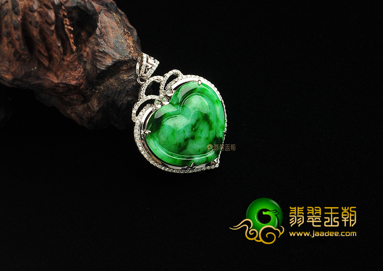 糯冰种飘翠镶白金心心相印胸坠(真钻)