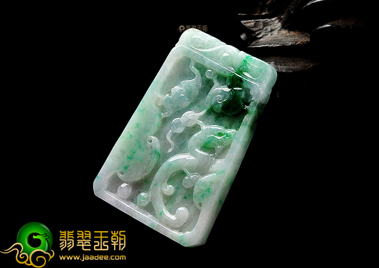 糯冰种飘翠仿古龙牌挂件