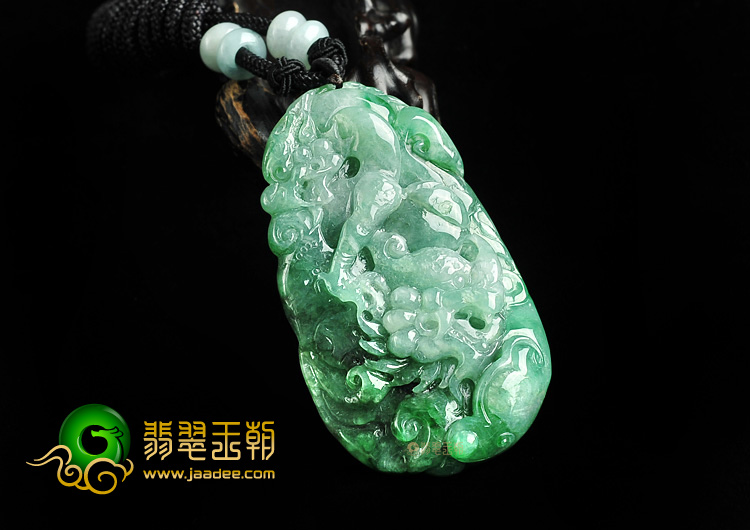 糯冰种豆色龙挂件