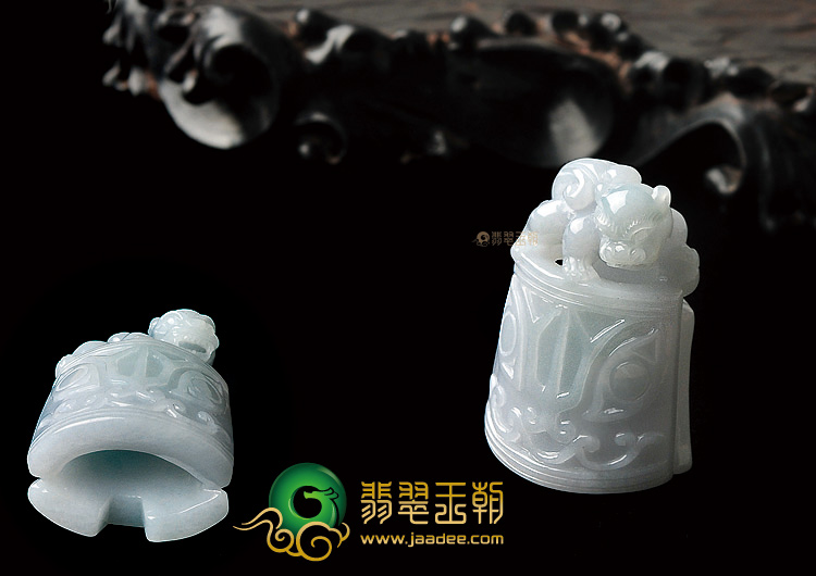 糯冰种晴水钟上发财挂件