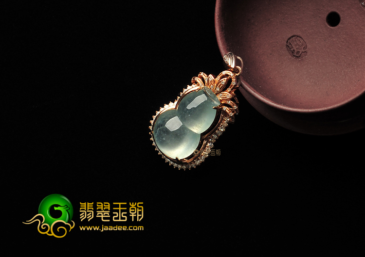 冰种淡晴水镶玫瑰金葫芦胸坠(真钻)