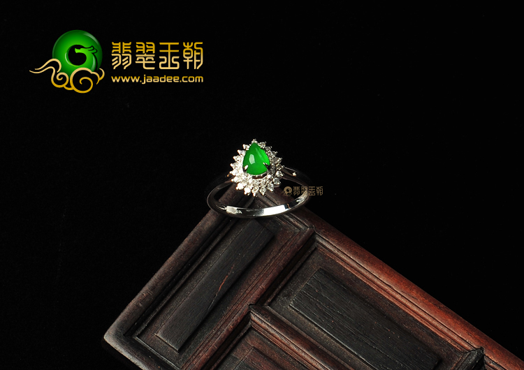 冰种阳绿镶白金戒指(真钻)