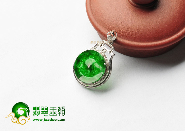 冰种浓绿镶白金平安扣胸坠(真钻)