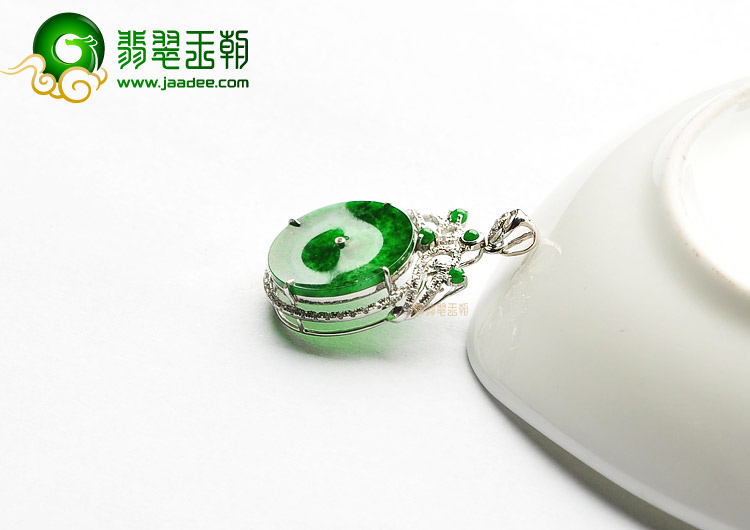 冰种浓绿镶白金平安扣胸坠(真钻)