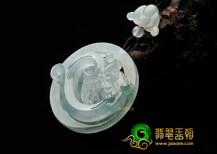 冰种略飘花龙牌挂件