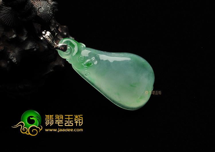 冰种飘翠镶金扣福瓜挂件