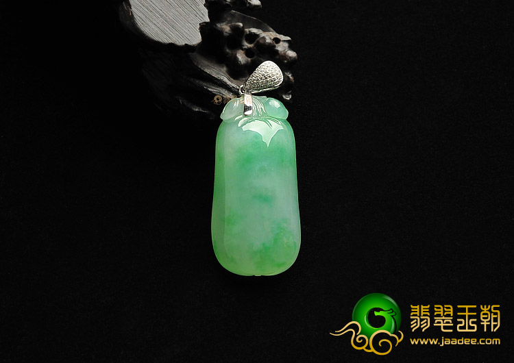冰种飘翠福瓜挂件