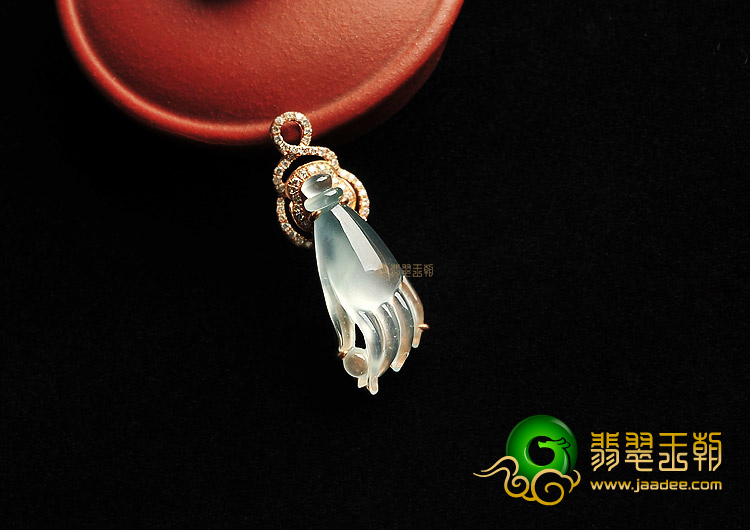 冰玻种略飘花镶玫瑰金佛手胸坠(真钻)