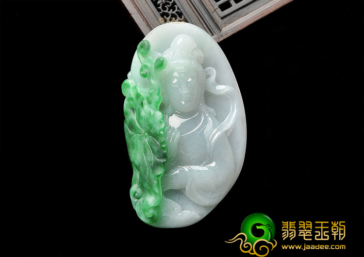 糯冰种飘翠观音挂件