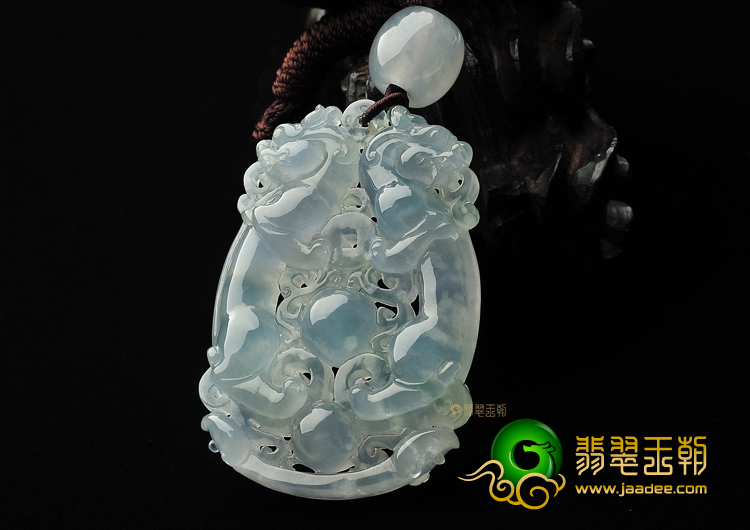 (超值推荐)冰种晴水双龙戏珠挂件