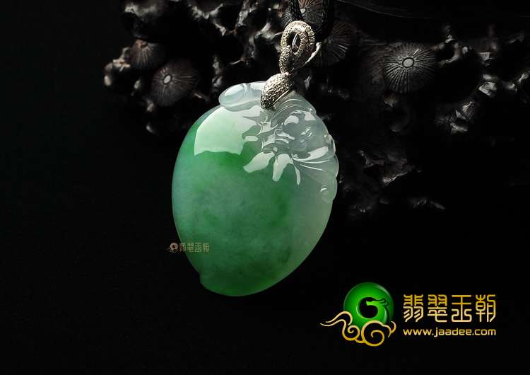 (超值推荐)冰种飘翠镶金扣寿桃挂件