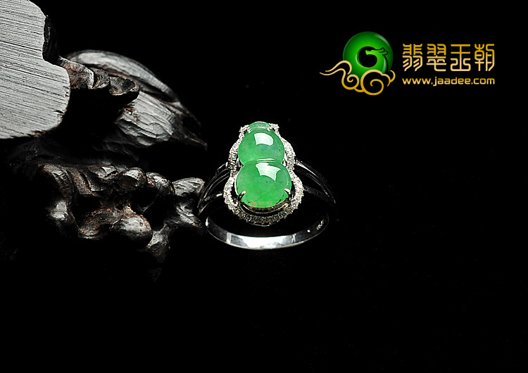 (超值推荐)冰种翠色镶白金葫芦戒指(真钻)