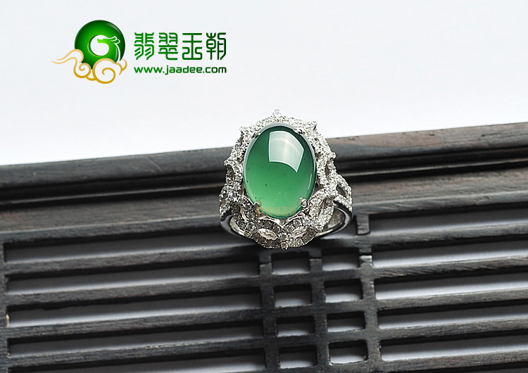 冰种蓝水镶白金戒指(真钻)